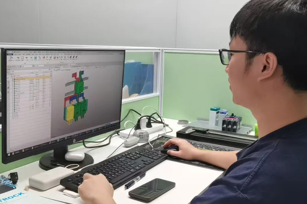 科士达员工应用z6尊龙软件办公